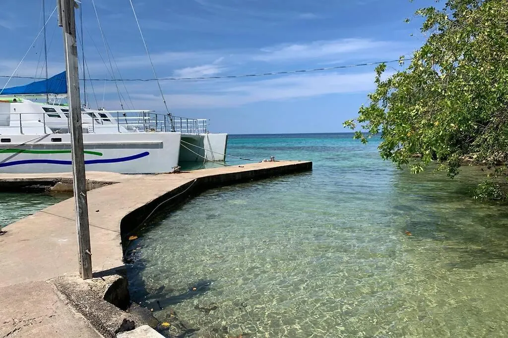 Contemporary Ocean View 2Bed Carib Ocho Rios Condo 0*,  Jamaika